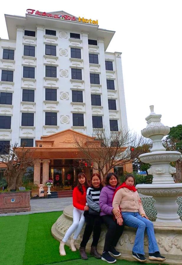 Thông Đỏ Hotel Vinh Exterior foto