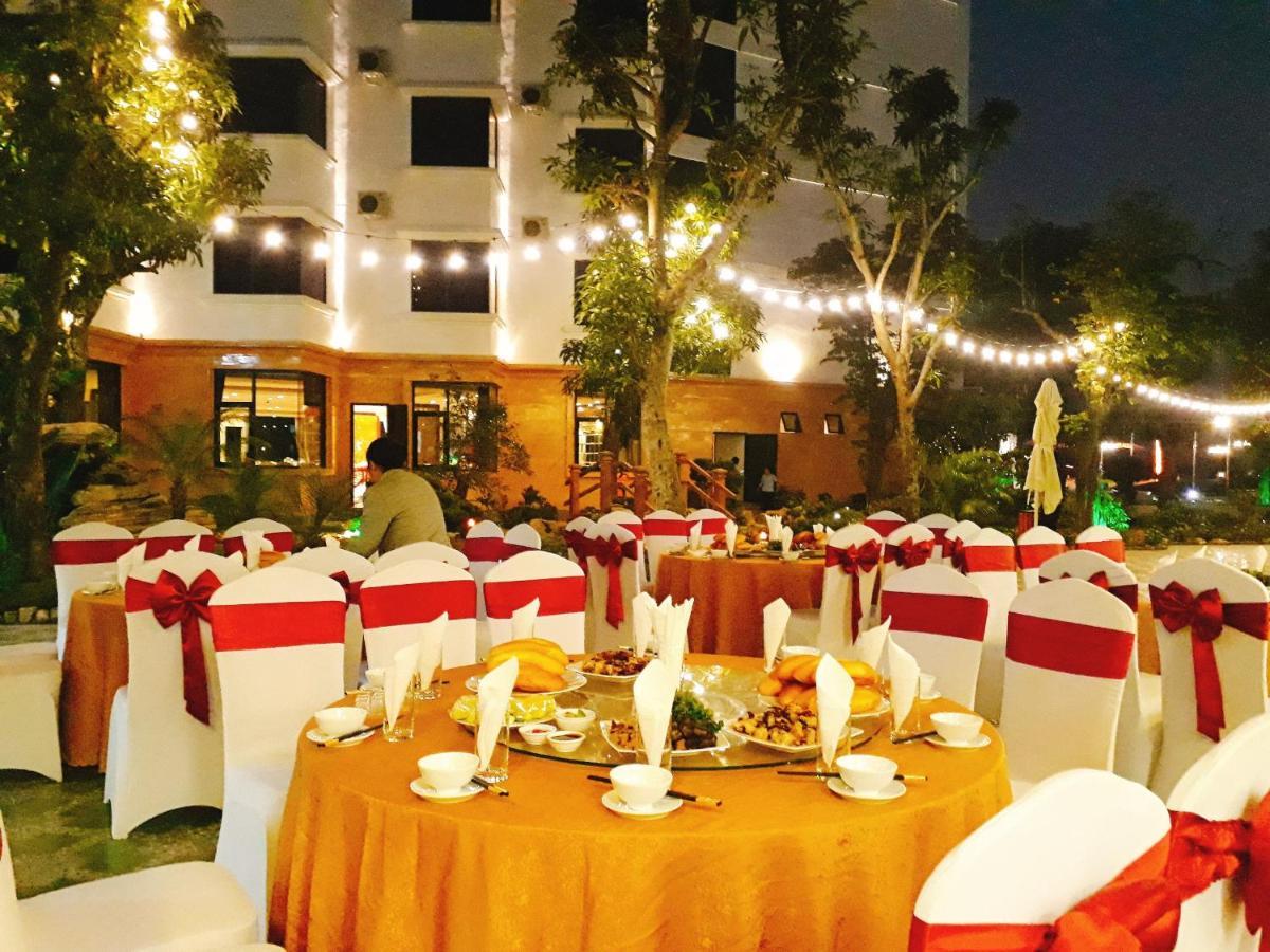 Thông Đỏ Hotel Vinh Exterior foto