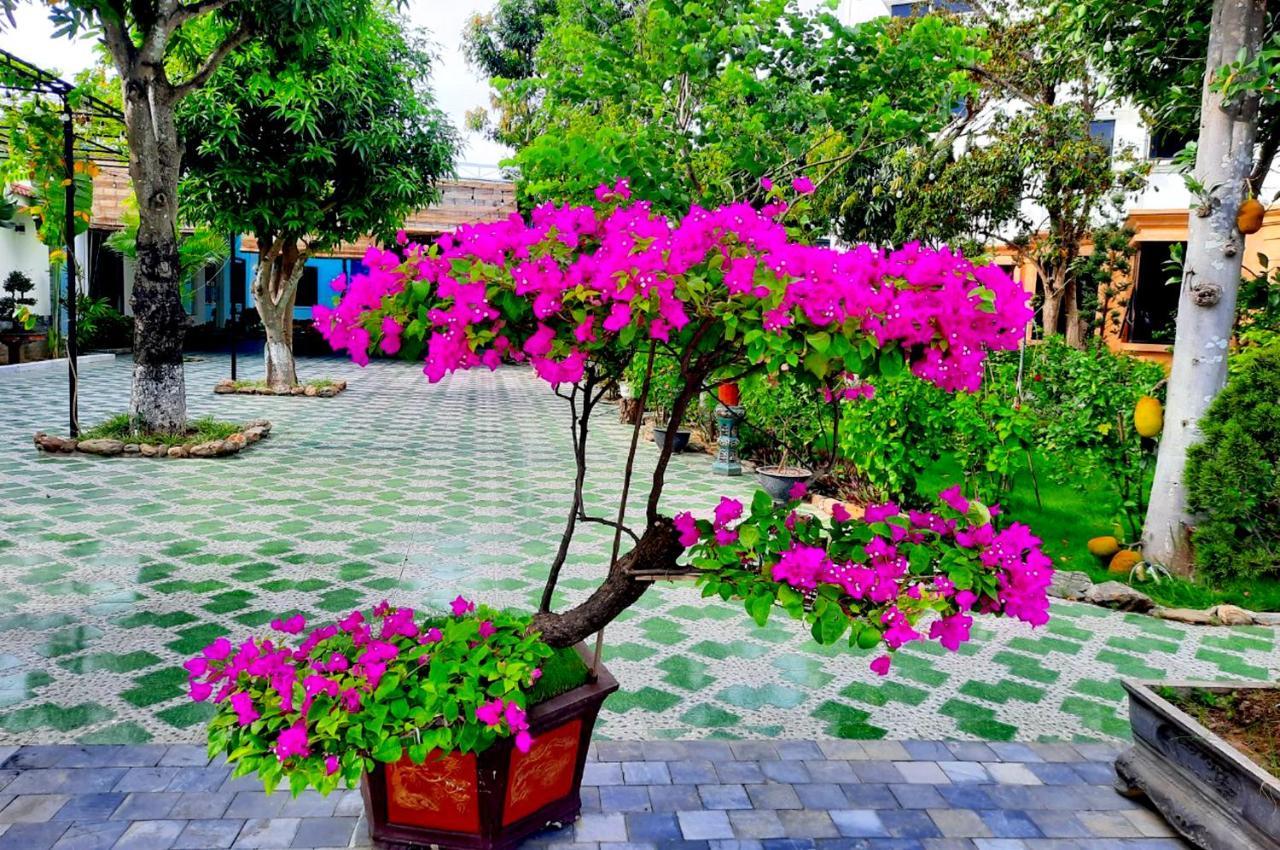Thông Đỏ Hotel Vinh Exterior foto
