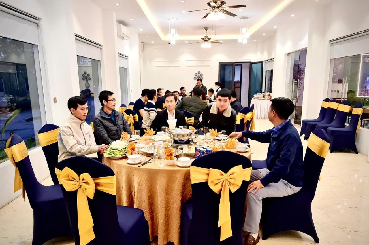 Thông Đỏ Hotel Vinh Exterior foto