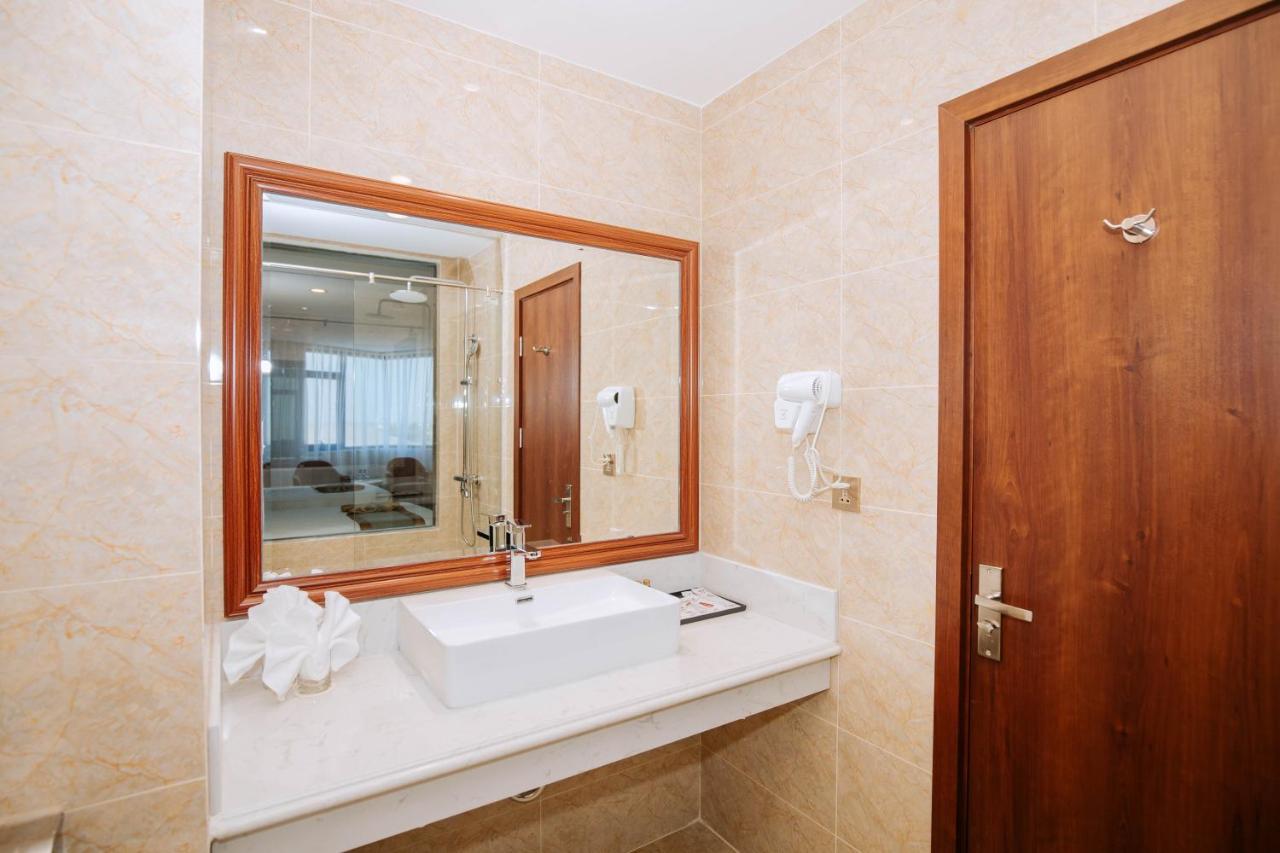 Thông Đỏ Hotel Vinh Exterior foto