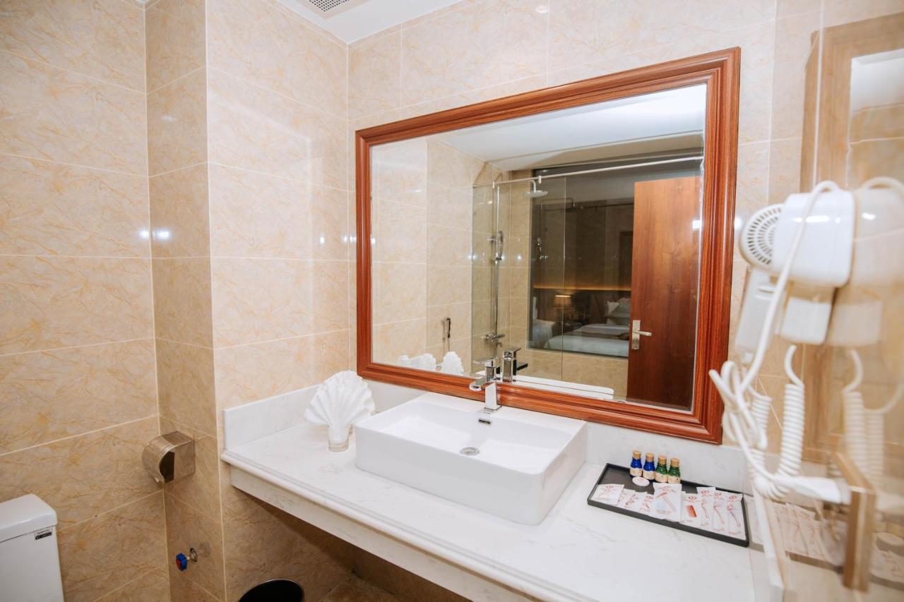 Thông Đỏ Hotel Vinh Exterior foto